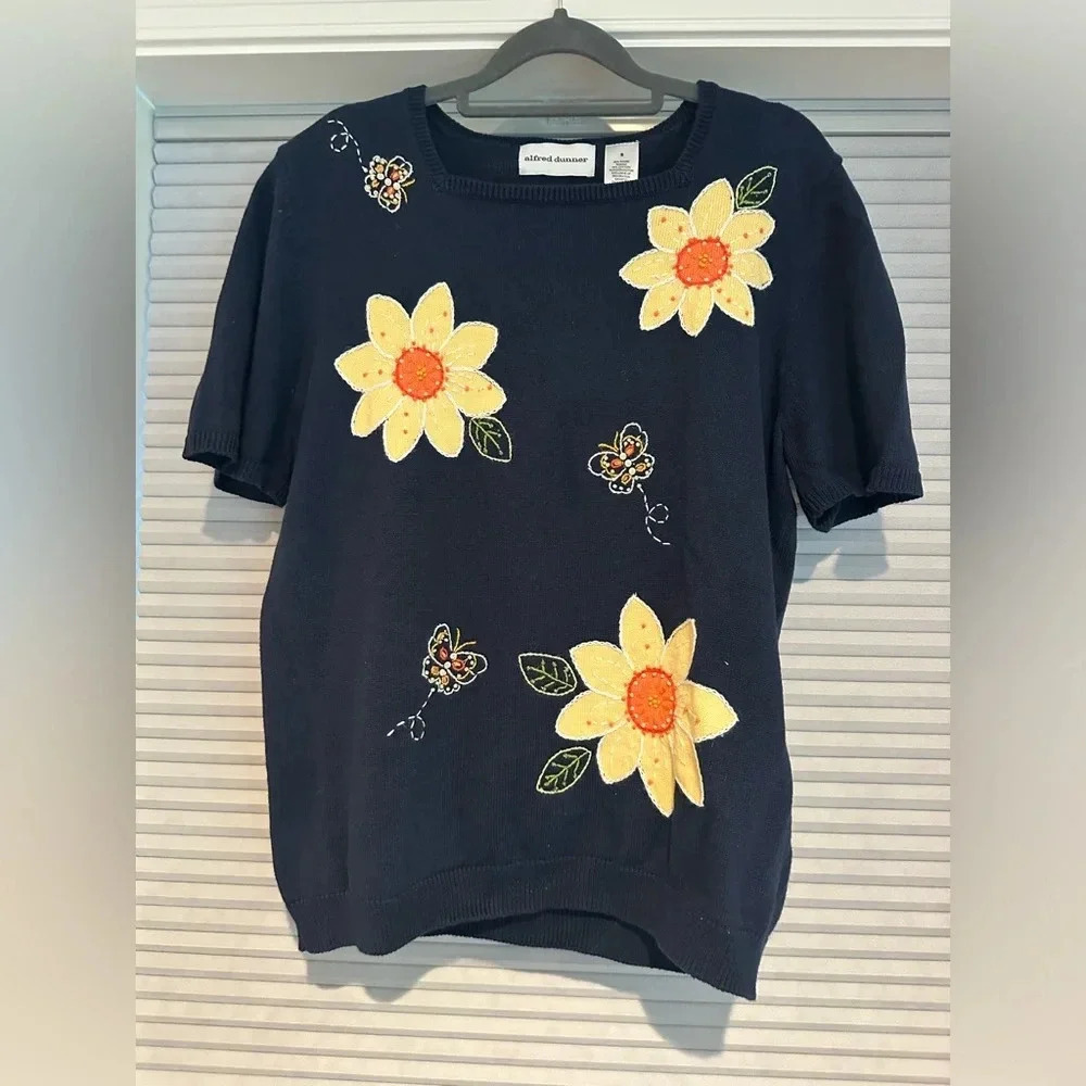 Alfred Dunner sunflower motif short sleeve sweater